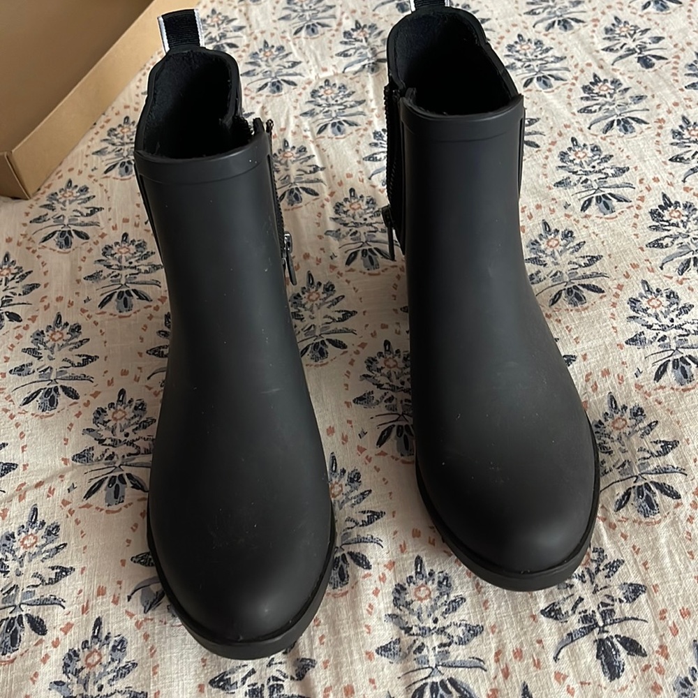 Lucky Brand rain booties